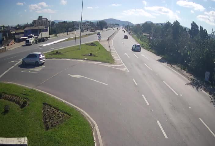 Câmera ao vivo de Avenida Portuária Acesso BR-470 em Navegantes, Santa Catarina
